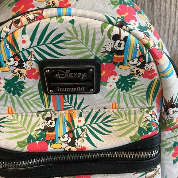 Disney’s making a mini tropical surfboard lounge fly backpack 10 1/2 x 9 - Picture 9 of 10